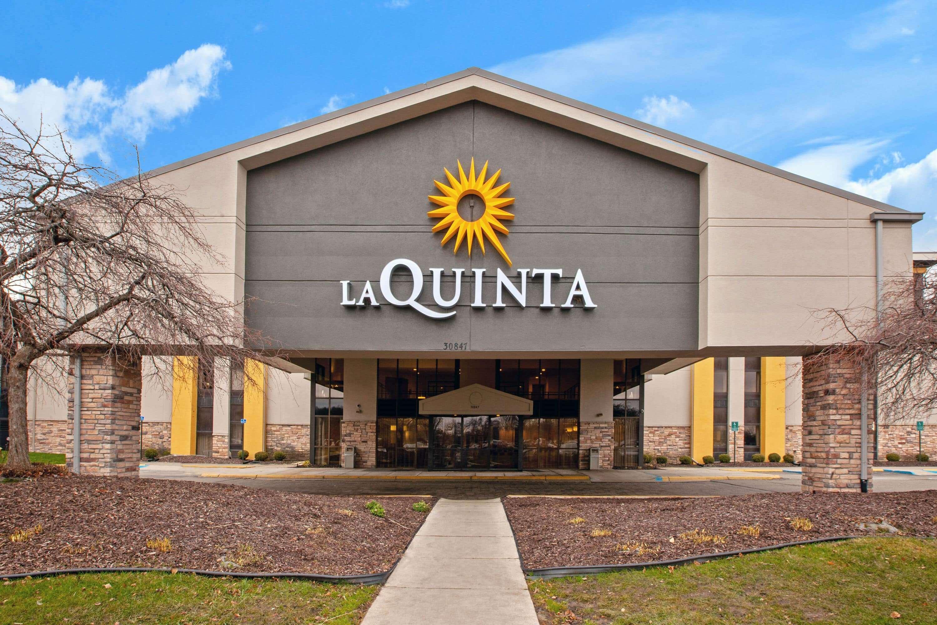 La Quinta Inn & Suites By Wyndham Detroit Metro Airport Romulus Zewnętrze zdjęcie